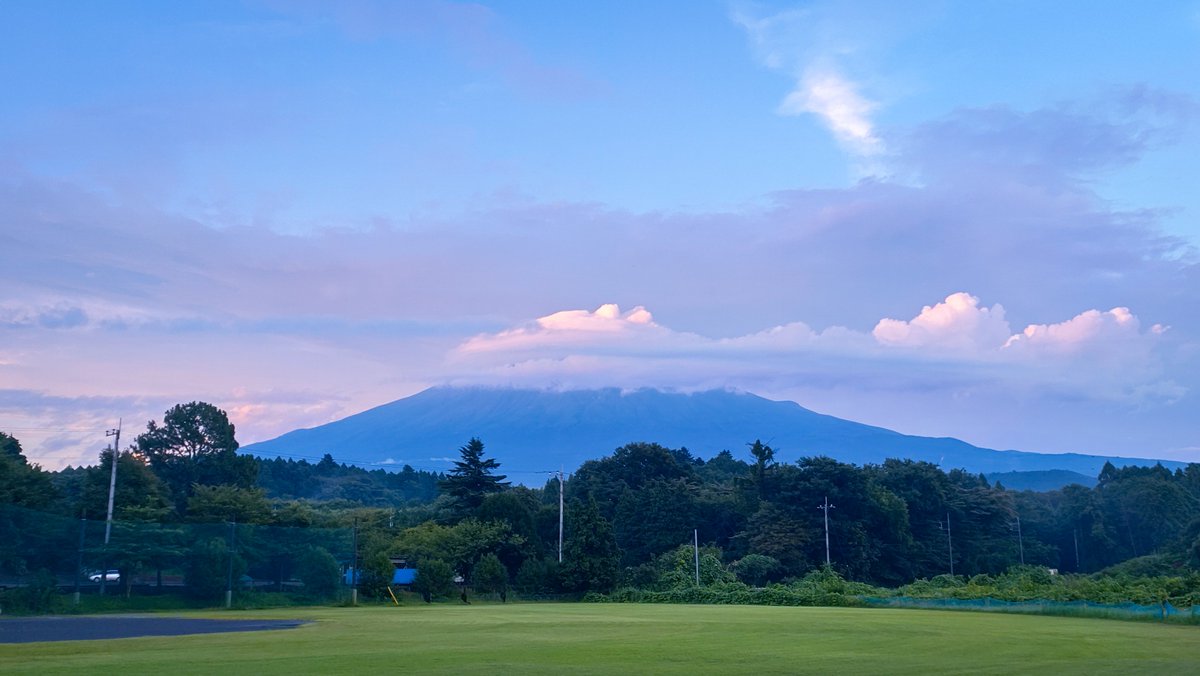 Ide0107's tweet photo. 夕方の富士山  2
    7月26日(日)
#富士山 https://t.co/aqTexO98To