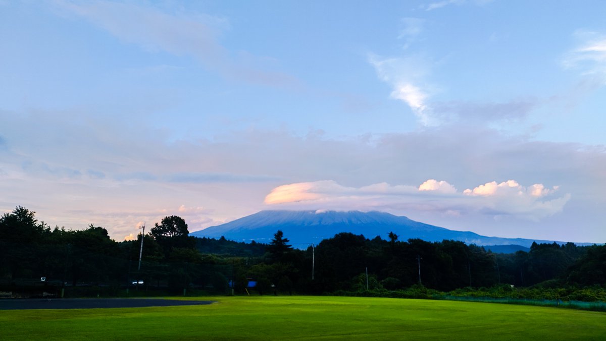 Ide0107's tweet photo. 夕方の富士山  2
    7月26日(日)
#富士山 https://t.co/aqTexO98To