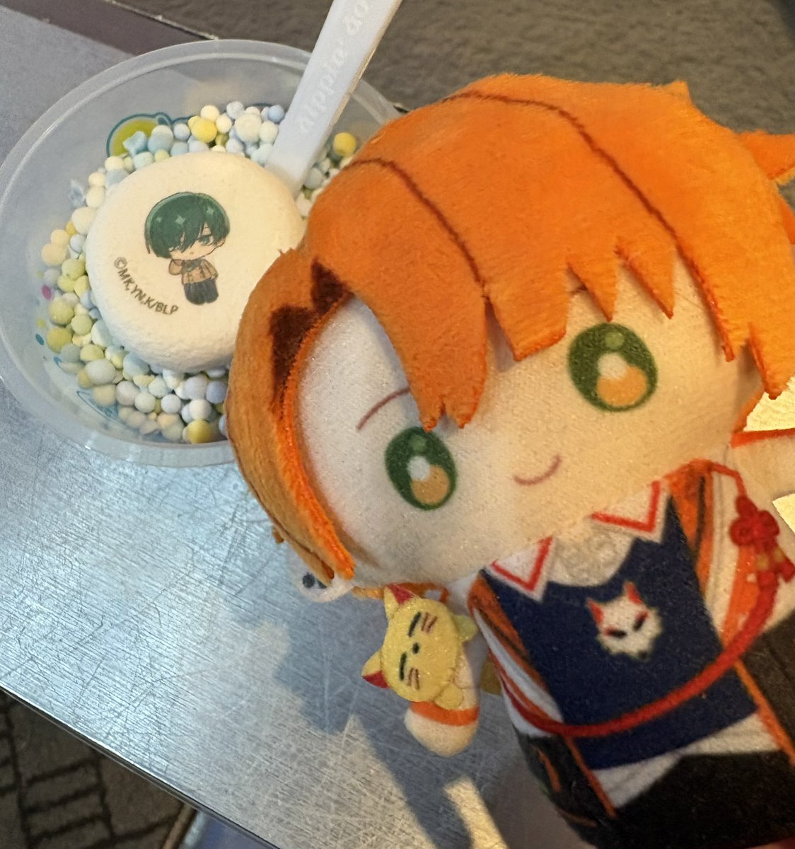 Nono04517's tweet photo. 至難くん、凛ちゃんのアイスだよ。

凛ちゃん、至難くんだよ。
(ジョイポリス行ってきました。画質は良くない)

 #至難くんと一緒 https://t.co/Uy7gIphGh6