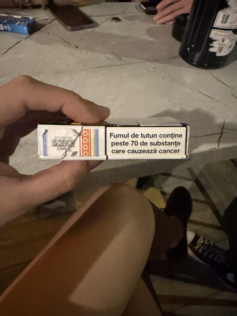 pottaah_'s tweet photo. Sigarette rumene di @puparossa https://t.co/OTVZpFe86K