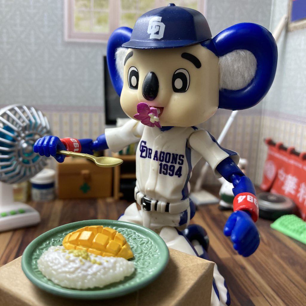中日勝利でドアラにごはんbot tweet media