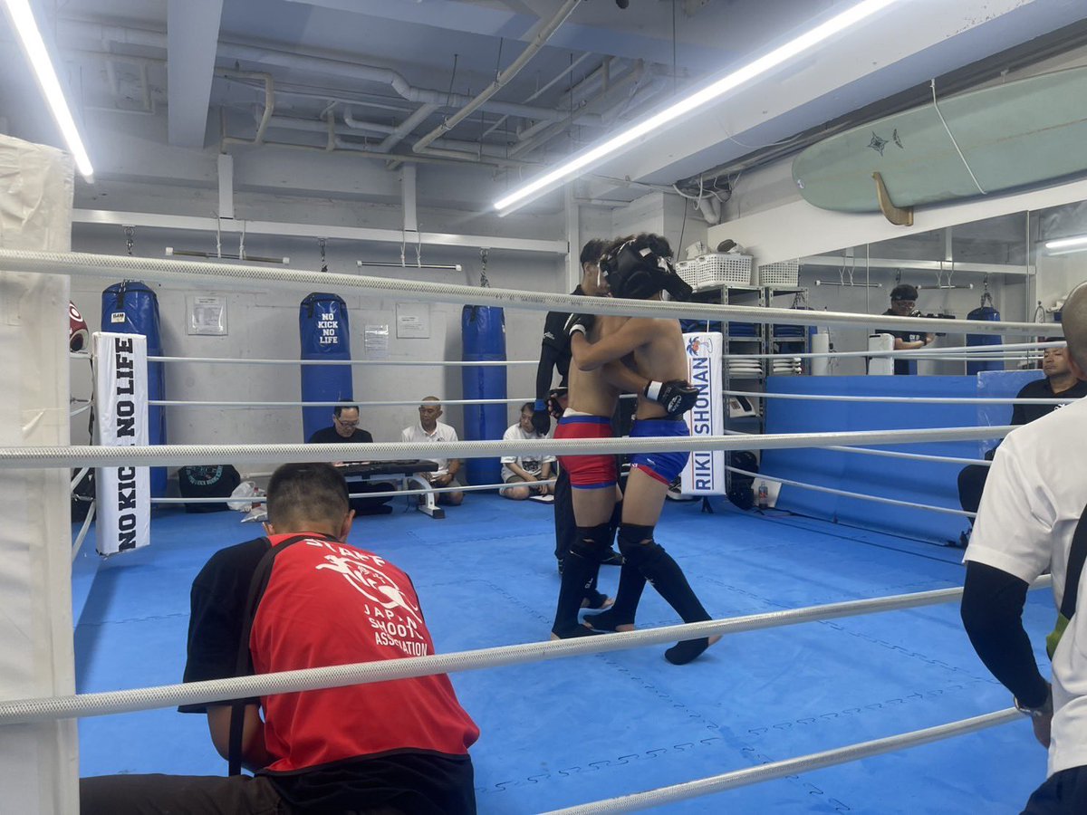 ryuta918's tweet photo. 湘南フリーファイト9にハルトが試合でした
1R優勢に進めたものの2R極めきれずドローでした
堤くんが応援しに来てくれました
有難うございます🙇♂️
ジムに帰って課題をチェック✅
#総合格闘家櫻井隆多チャンネル
#水戸大使 #MMA #1971年生まれ #茨城県水戸市千波 #現役の総合格闘家 #RBLOOD https://t.co/T42jGGOZKG