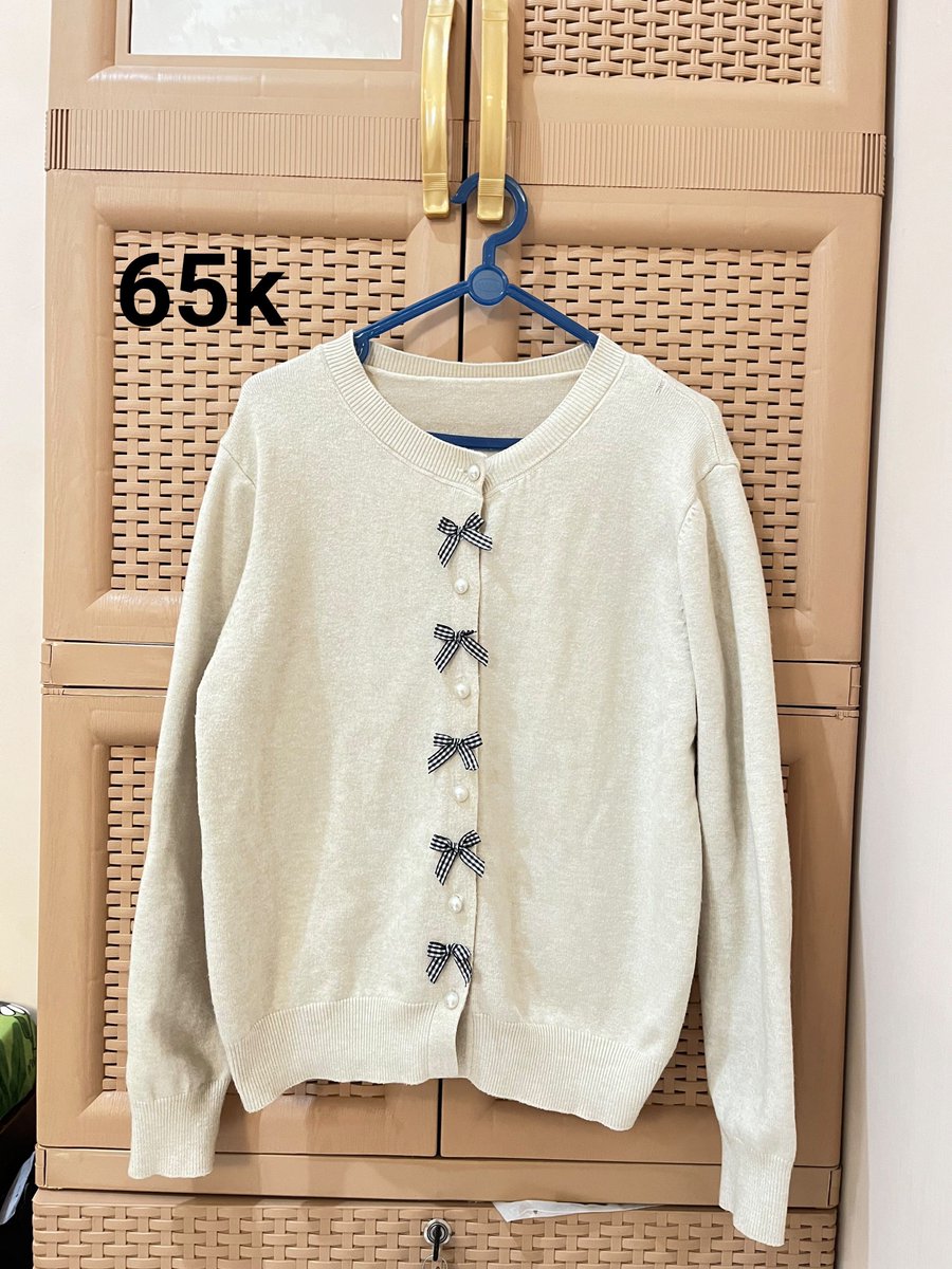 bbywinelf's tweet photo. #Preloved
Jaket Olahraga Anti UV only 80k
Brand : KKTOP
Size : M (45-55kg)
Baru dipakai 2x masih baguss banget

Cardigan Coklat only 40k
Brand : Nigoo
All Size
Masih bagus bangett

Cardigan Coquette Knite only 65k
No Brand
All Size
Rajut halus, adem gak bikin gerah https://t.co/FjgpYkuj2E