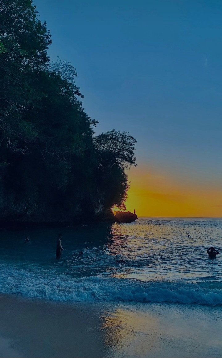 AyuCindyPuspita's tweet photo. Hari minggu ini ke pantai Suluban lagi menikmati suasana sore hari 🏖
#ayucindypuspitadewi
#modeldenpasar
#modelbali
#sulubanbeachbali
#uluwatubali https://t.co/HrdknxATjm