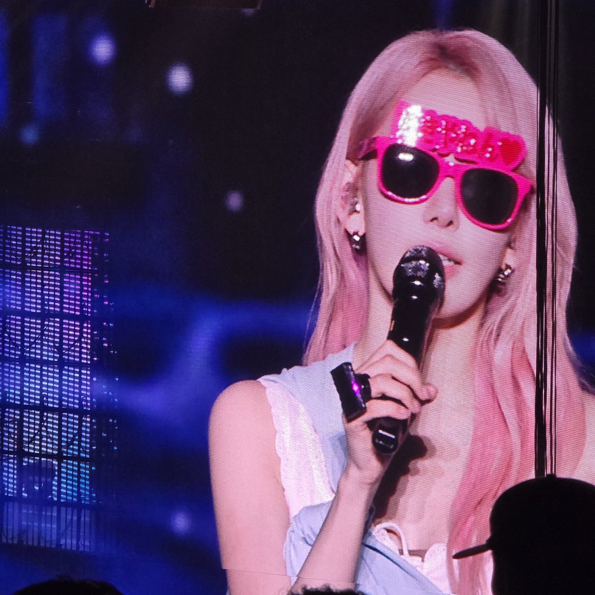 cherrymiyamaki's tweet photo. sunglasses kkura omg she looks so good!!!! https://t.co/BIAy9nPkGR