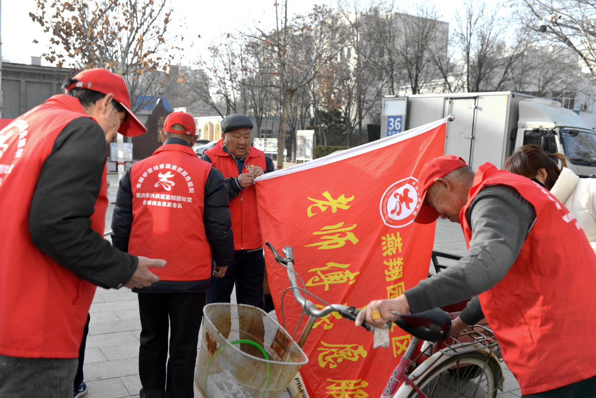 CyndiLeveille's tweet photo. 参与社区核酸检测引导服务的周末，帮爷爷奶奶查预约码，听志愿者前辈分享故事，平凡的小事里藏着实实在在的温暖，为这座城的抗疫出力，超有意义的体验～， https://t.co/0KgEBrk2km