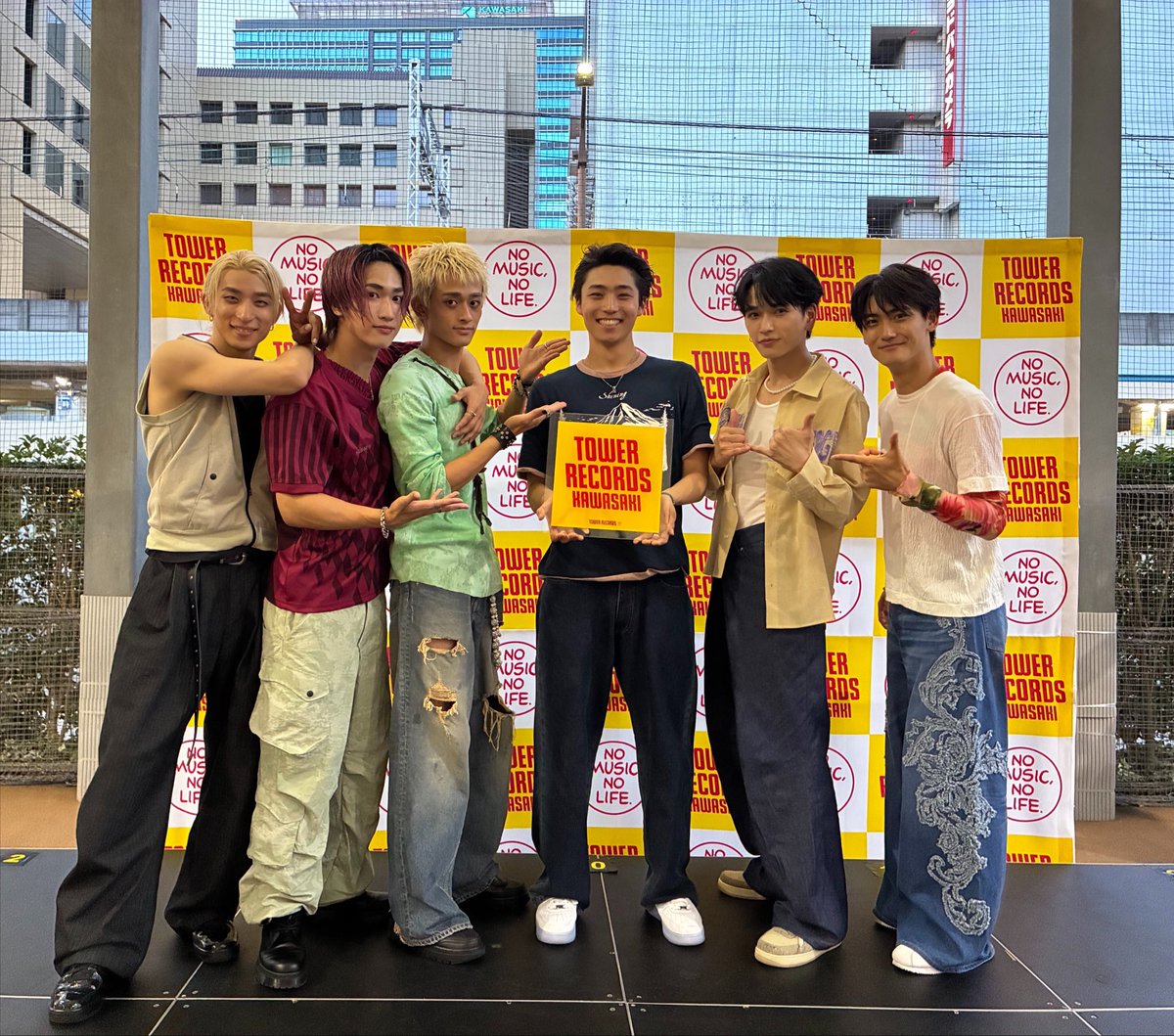 TOWER_Kawasaki's tweet photo. 【#タワ崎イベント】 
        
／

#WATWING
10/21発売EPリリース記念イベント

＼

本日は大変暑い中沢山の方にお集まりいただきありがとうございました🎶
八村さんの地元である神奈川でのリリースイベント！大盛り上がりなライブでした❤️‍🔥

また是非よろしくお願いいたします！ https://t.co/TfzoYabslY