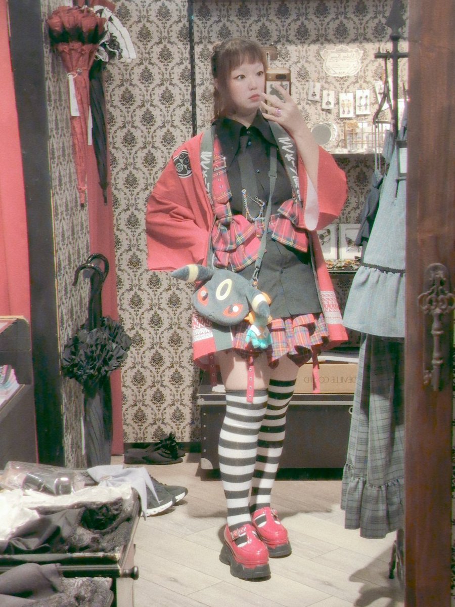monet_mmm's tweet photo. 館内寒すぎてハッピを着たところ、似合いすぎると話題に。 https://t.co/U1Ke409moD