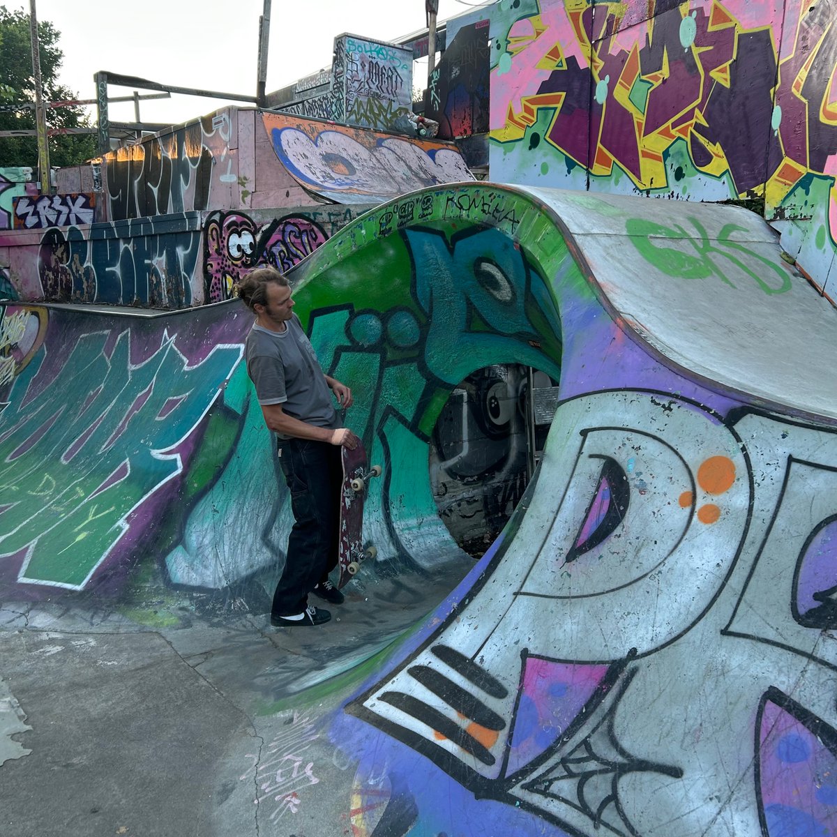 quartersnacks's tweet photo. The Borough Hall back 5050 heard around the world, Jasper mini part, skaters read books, Missed Connections, and an interesting fate of the 109th Street Yellow Rail on QS Monday Links today — https://t.co/iRTjHuOQKq https://t.co/YDNTX2tiFa