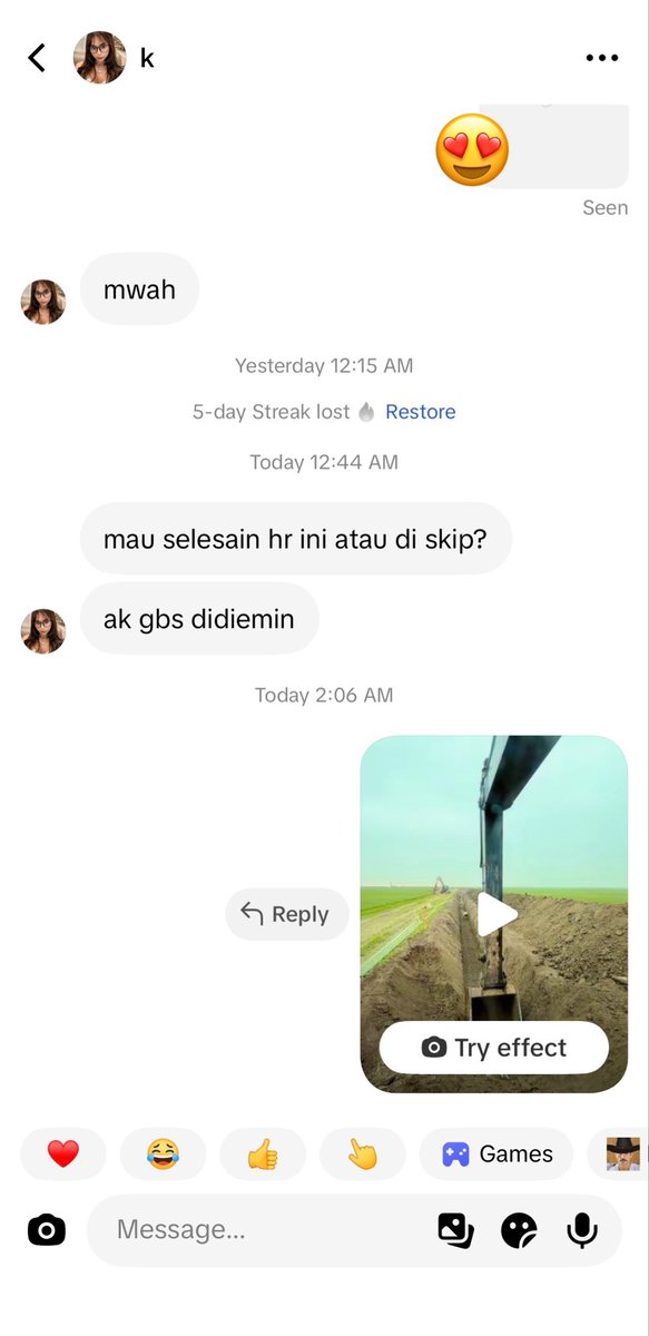 xav1orr's tweet photo. tutor ngadepin cewe ngambek: https://t.co/C422gFG7hw