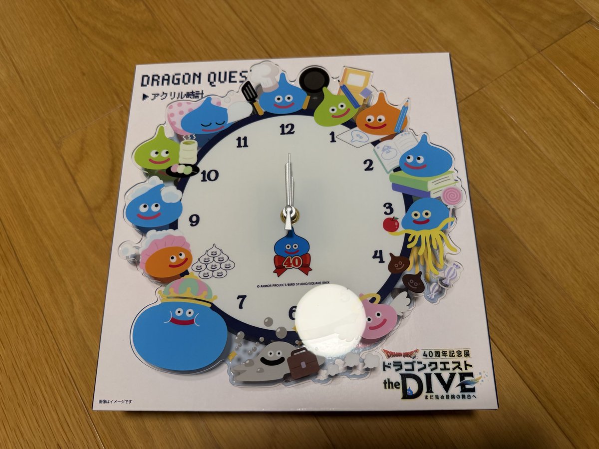 gansan_ex's tweet photo. 【これから購入される方へ】
ドラゴンクエストDIVEでアクリル時計を購入される方
パッケージとほぼ同じ大きさで縦23㌢横24㌢
単三電池一本使用
大体魔王バトエンと同じ高さです。
設置予定位置に魔王バトエンを当てがうと分かりやすいと思います。
秒針はカチカチ言わないので寝室にも良いと思います。 https://t.co/giUa14X1pT