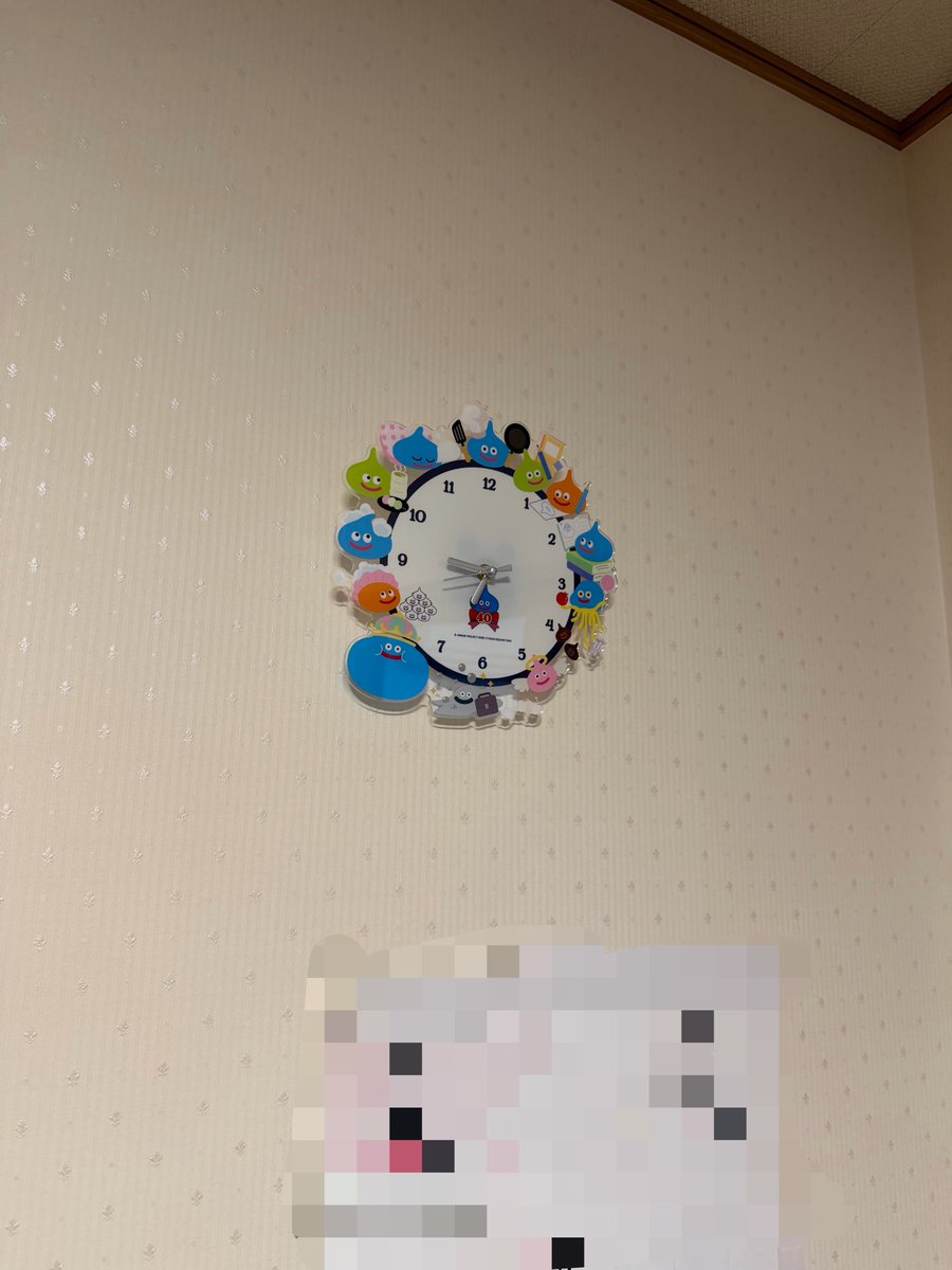 gansan_ex's tweet photo. 【これから購入される方へ】
ドラゴンクエストDIVEでアクリル時計を購入される方
パッケージとほぼ同じ大きさで縦23㌢横24㌢
単三電池一本使用
大体魔王バトエンと同じ高さです。
設置予定位置に魔王バトエンを当てがうと分かりやすいと思います。
秒針はカチカチ言わないので寝室にも良いと思います。 https://t.co/giUa14X1pT