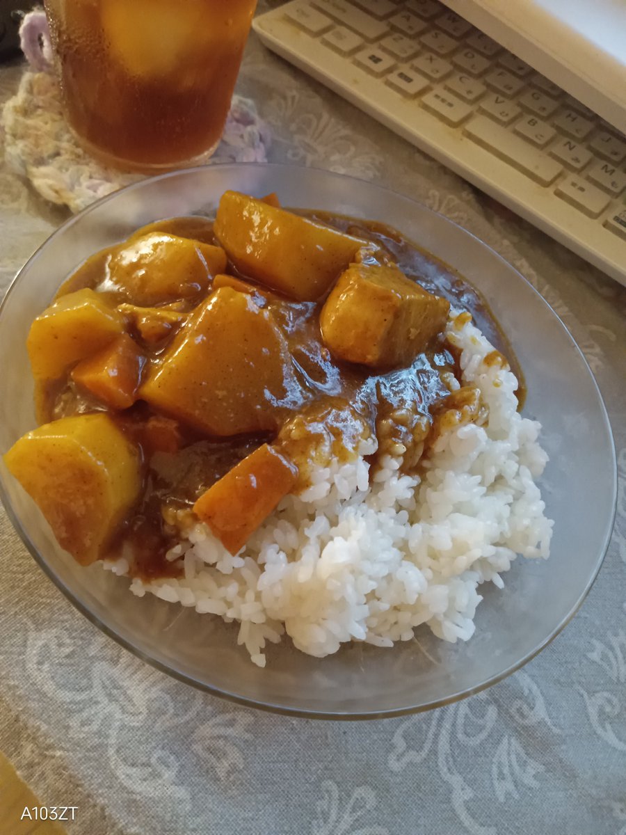 km03203's tweet photo. 今日は、おやすみ。
掃除をして、カレー作って、ひたすらのんびりした。🍛

何もしない休日って凄い幸せ(  ´˘`  )

今日は、回復の為の何もしない休日。 https://t.co/Ie650KCRtc