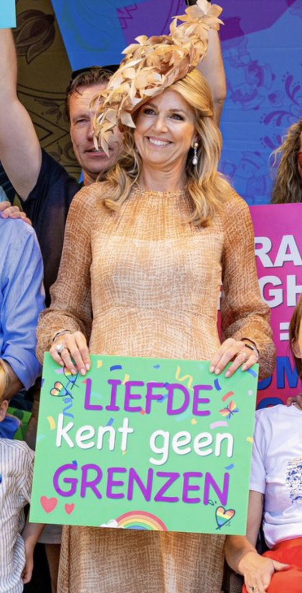 MissMel_12_'s tweet photo. Abdul B. vindt van wel.
#verbinding #welkom #diversiteit #wegkijken https://t.co/3aWRQ1qlsY