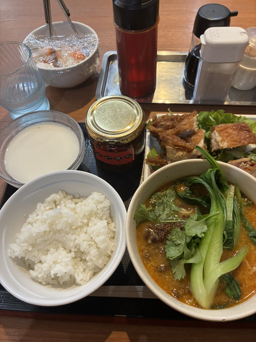 RRRMMM9234's tweet photo. 四川屋台(2回目・星ドラ10周年以来）
貴妃膳800円+食べるラー油テイクアウト800円
スープ飲み放題

なぜか2回とも雨☂️
食べるラー油はおそうめんに使用予定✨楽しみ♪
 #四川屋台 https://t.co/O05ykfL0XA