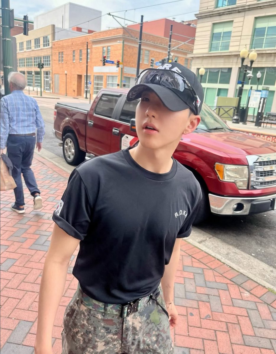 vhoshie's tweet photo. abang rasa ini dunia abang, dek. https://t.co/O5I5KzNTZs