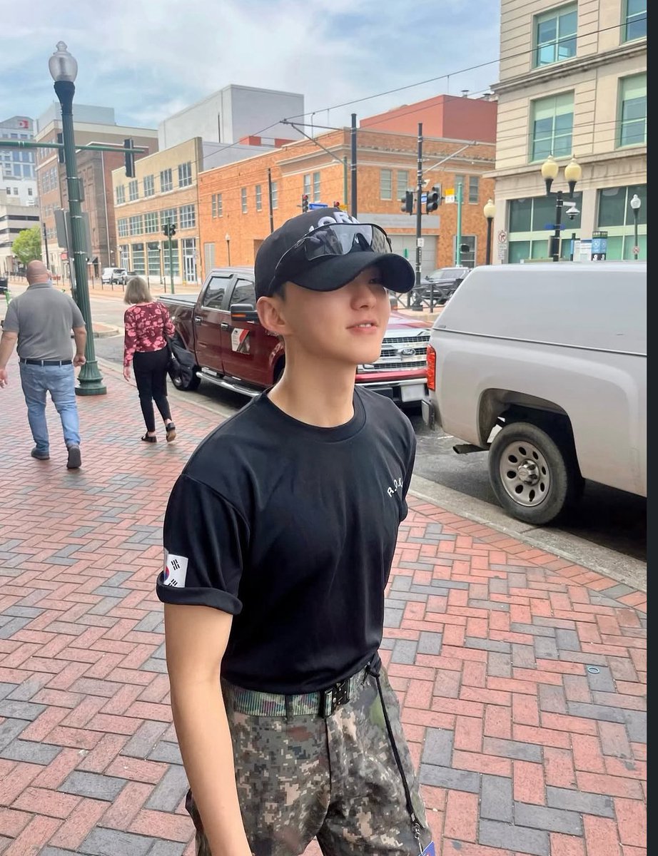 vhoshie's tweet photo. abang rasa ini dunia abang, dek. https://t.co/O5I5KzNTZs