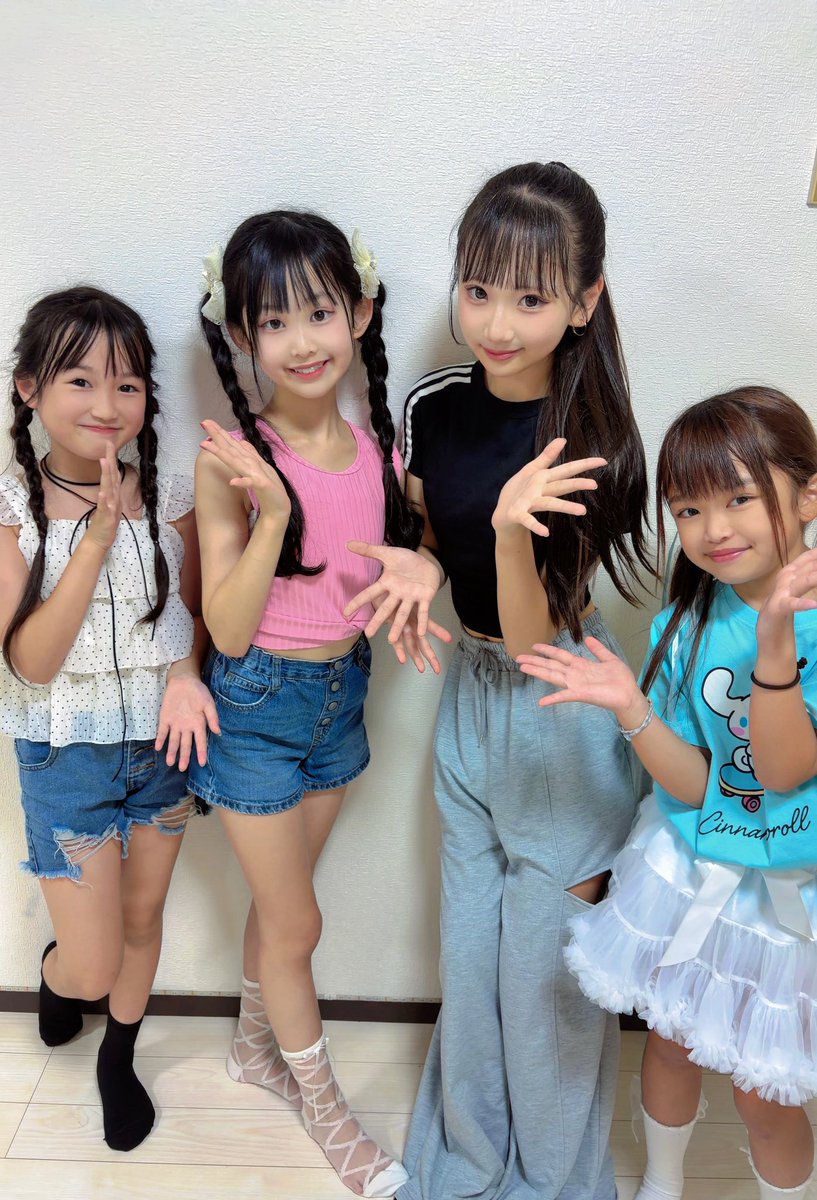 riaria___1018's tweet photo. レッスンお疲れ様会🍨💕
けんちゃんありがとう⸜(* ॑꒳ ॑*  )⸝♡

るなちゃん💜先生ありがとう🙏🏻💓
しっかり教えてもらったから自主練頑張る🥹❤️‍🔥

るなちゃんの卒業寂しいな😭😭😭泣 https://t.co/IiCPV76y1O