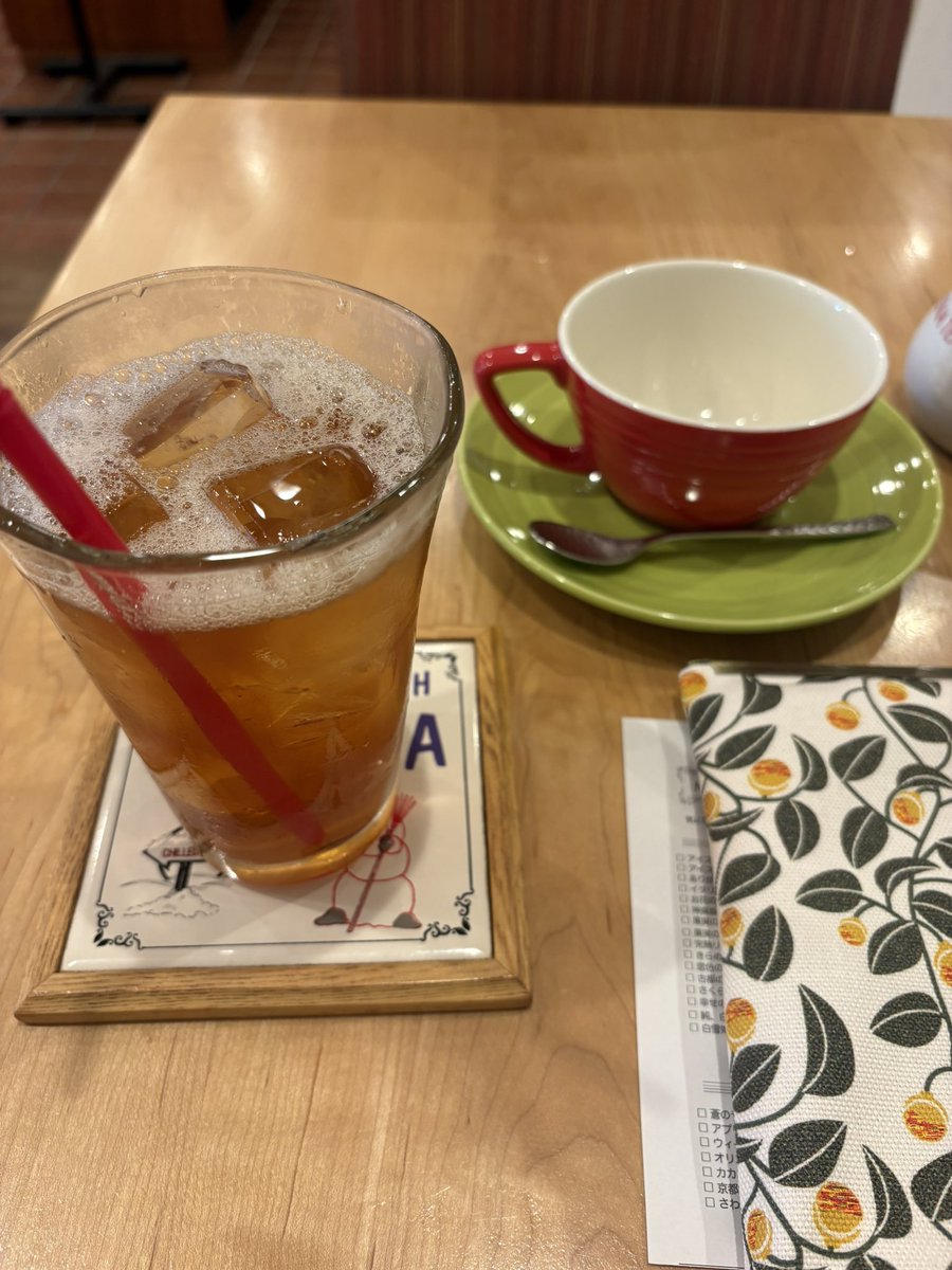 ryuna_enter's tweet photo. 久しぶりに色んなお茶が飲みたくてムレスナティーで4種のベリーのアイスティーとティーフリーで合わせて21杯飲んできた🫖お腹たぽたぽ満足笑 https://t.co/YpYwvrytSU