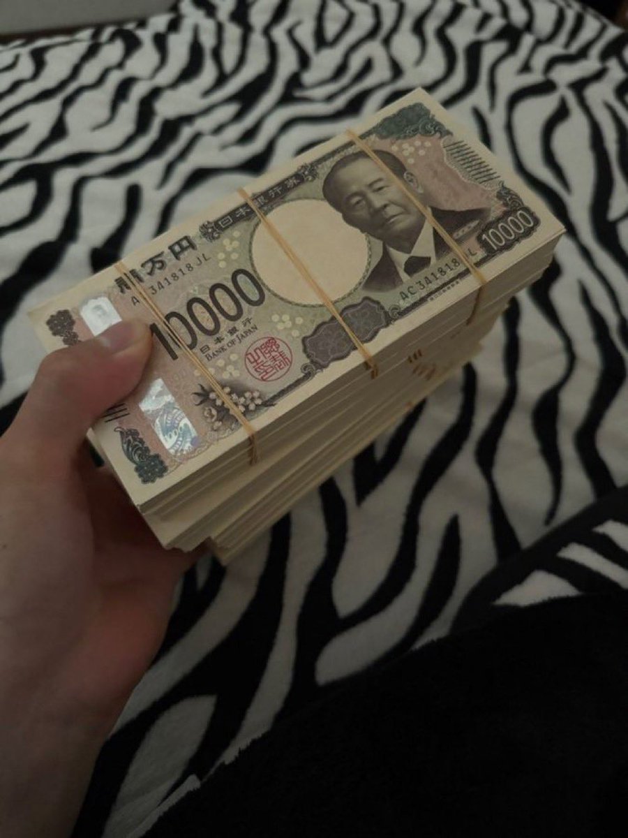kfboruff's tweet photo. 働いてるのに口座に10万円もない男性っている？？ww https://t.co/gdL08pQFEG