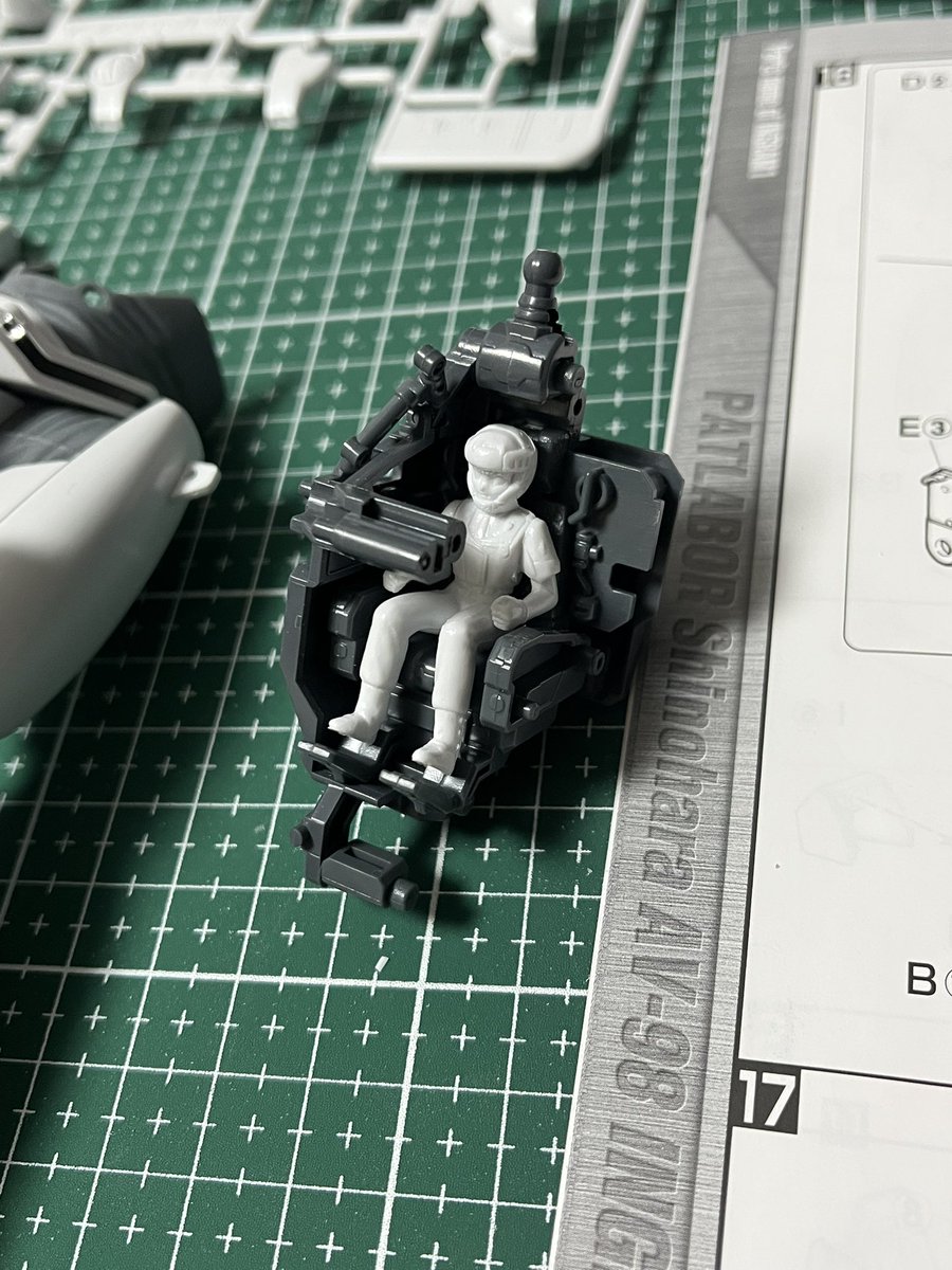 marurimu_'s tweet photo. 胴体作ると急にレイバーになる https://t.co/2Qv01mUXYK
