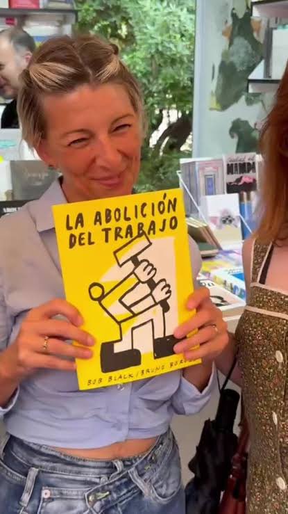 _constitucion78's tweet photo. Esta señora es Ministra de Empleo 👇 https://t.co/AxeyEVhtYQ