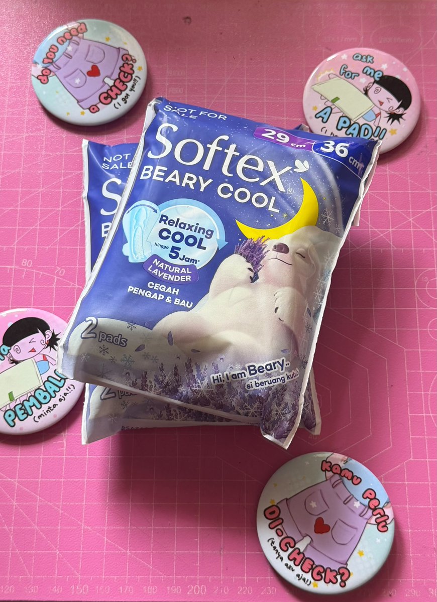 paestrie's tweet photo. Friendss!!! Look who decided to support our period help efforts❣️

Softex Indonesia ngirimin aku sample produk untuk diinclude bareng setiap order! Semua yang udah dan akan ikut POku bakal dapet 2 pembalut Beary Cool :D

Satu buat kamu dan satu buat teman yang membutuhkan :3 https://t.co/cxk571W3NN