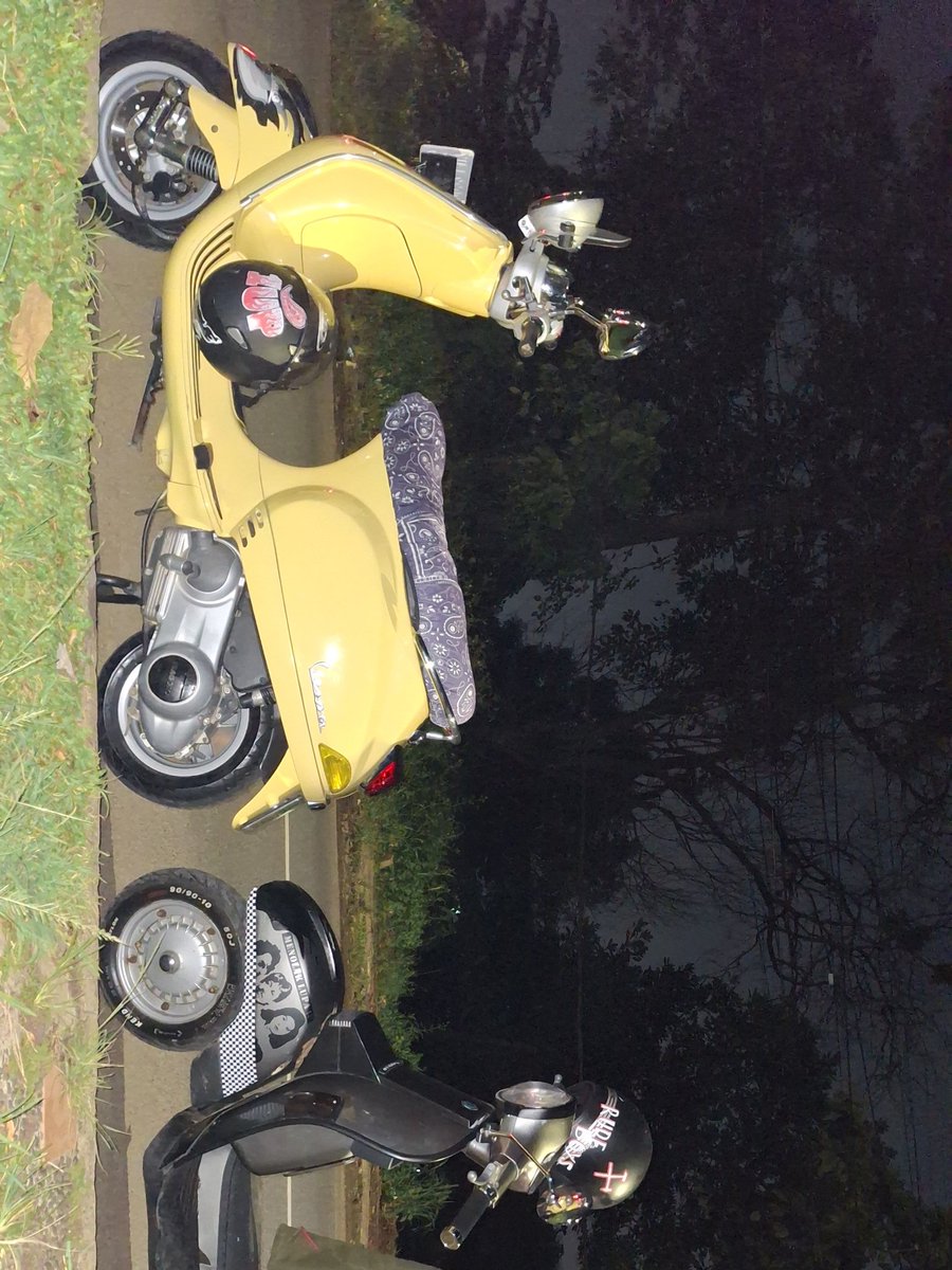 arifmaolan's tweet photo. mirip vespa matic saya tapi udah saya jual karna kurang rawat kalo jarang jalan akinya tekor. parts nya kalo rusak jajannya lumayan kalo kebengkel, tapi terhitung murah ketimbang vespa tahun muda. seru sih ini vespa kuat juga gas track jkt-dpk-bgr-bdg https://t.co/0uw26c8vuM