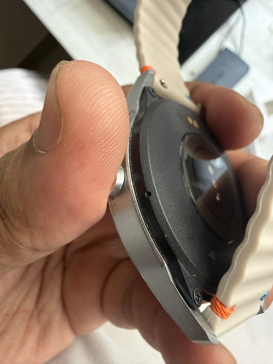 Thejus7670's tweet photo. @fireboltt__ you take my well maintained watch &amp; replace it with a scratched used one under warranty?Is this how fire bolt warranty works? You take my new watch not even a scratch on it and send a crap unit back? I will be taking this and filing an official consumer complaint. https://t.co/BM9KvwF5Ur