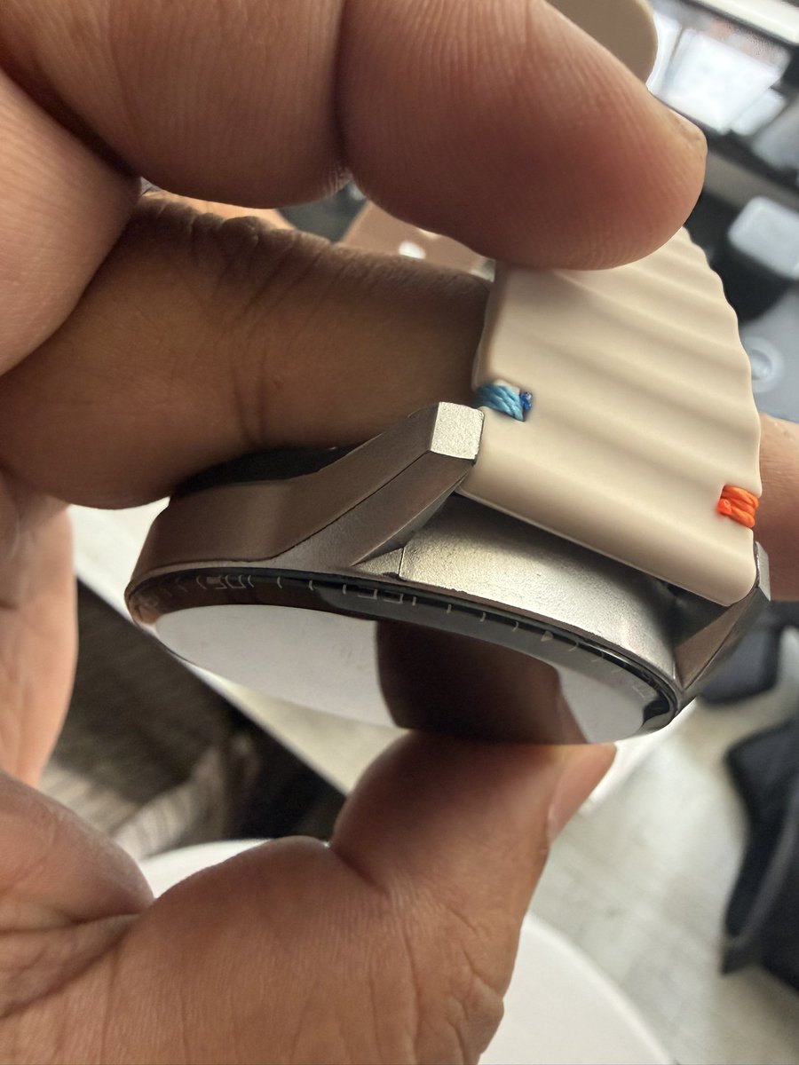 Thejus7670's tweet photo. @fireboltt__ you take my well maintained watch &amp; replace it with a scratched used one under warranty?Is this how fire bolt warranty works? You take my new watch not even a scratch on it and send a crap unit back? I will be taking this and filing an official consumer complaint. https://t.co/BM9KvwF5Ur
