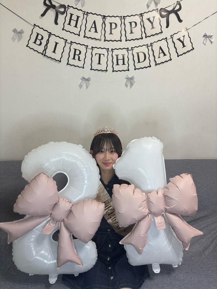 miss_seikei2601's tweet photo. 昨日はおうちで誕生日パーティーしてもらったよー！🎂🩷
今年は沢山祝ってもらってる、、🤫
TikTokで流行ってる音源を家族に手伝ってもらって撮ったのでTikTokとインスタも見てねー😻

 #ミスコン  #birthday  #誕生日   #おすすめ https://t.co/SA8vv7RaIW