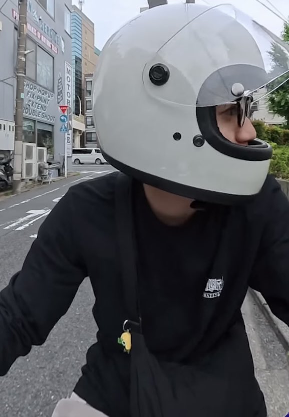 k0ch1_38's tweet photo. 髙地くんケロロ軍曹のケロロのキーホルダーつけてて一瞬ケロロ好きなんだって思ったけどジェシーくんがゲスト声優で出てたからつけてたりする…❓え、ゆごジェ…❓ https://t.co/xup0pALiWl