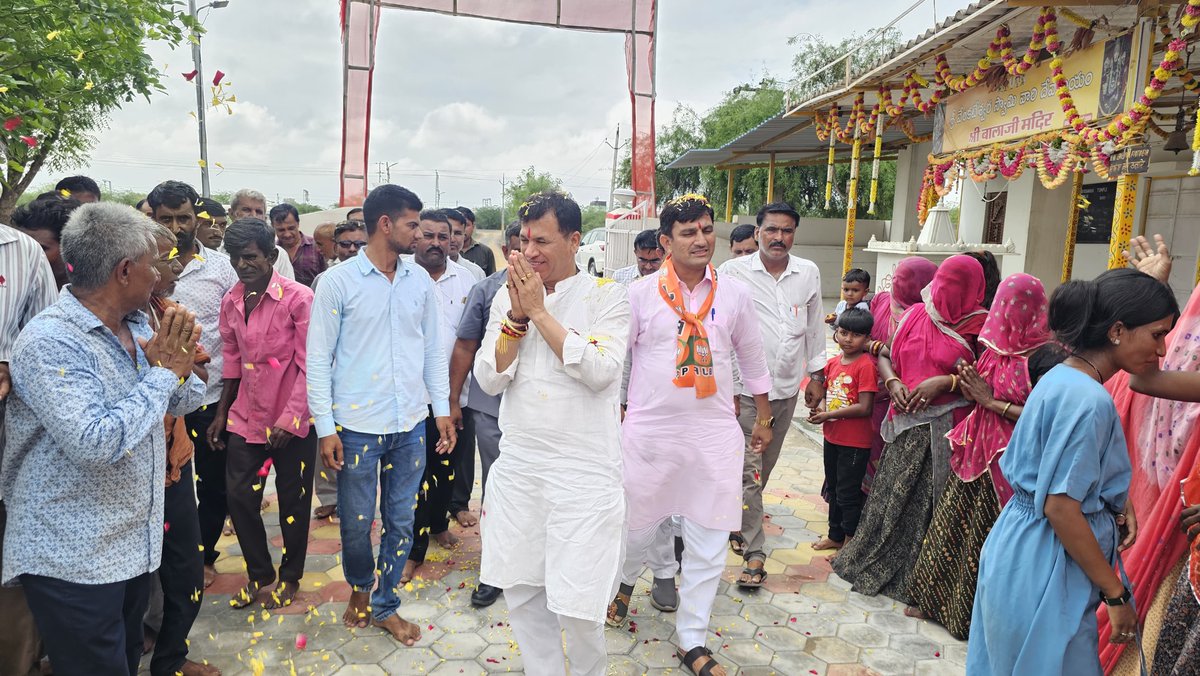 KailashBaytu's tweet photo. संसदीय क्षेत्र की बाड़मेर विधानसभा के ग्राम उतरलाई स्थित श्री नागणेच्ची माताजी मंदिर में दर्शन-पूजन कर माता रानी का आशीर्वाद प्राप्त किया। मां नागणेच्ची से समस्त क्षेत्रवासियों की सुख, समृद्धि और आरोग्य की प्रार्थना की। https://t.co/d9XIKR314c