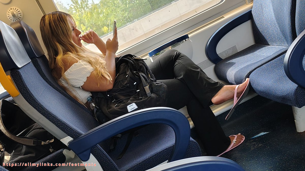 Candid_foot's tweet photo. Beauty blonde with dirty feet, candid hot bareheels in flip flops dangling on seat.
https://t.co/sd8g0LGevV
https://t.co/pllsS1iDmV
https://t.co/vMNaB4PBuI https://t.co/ANm9oYV8mF