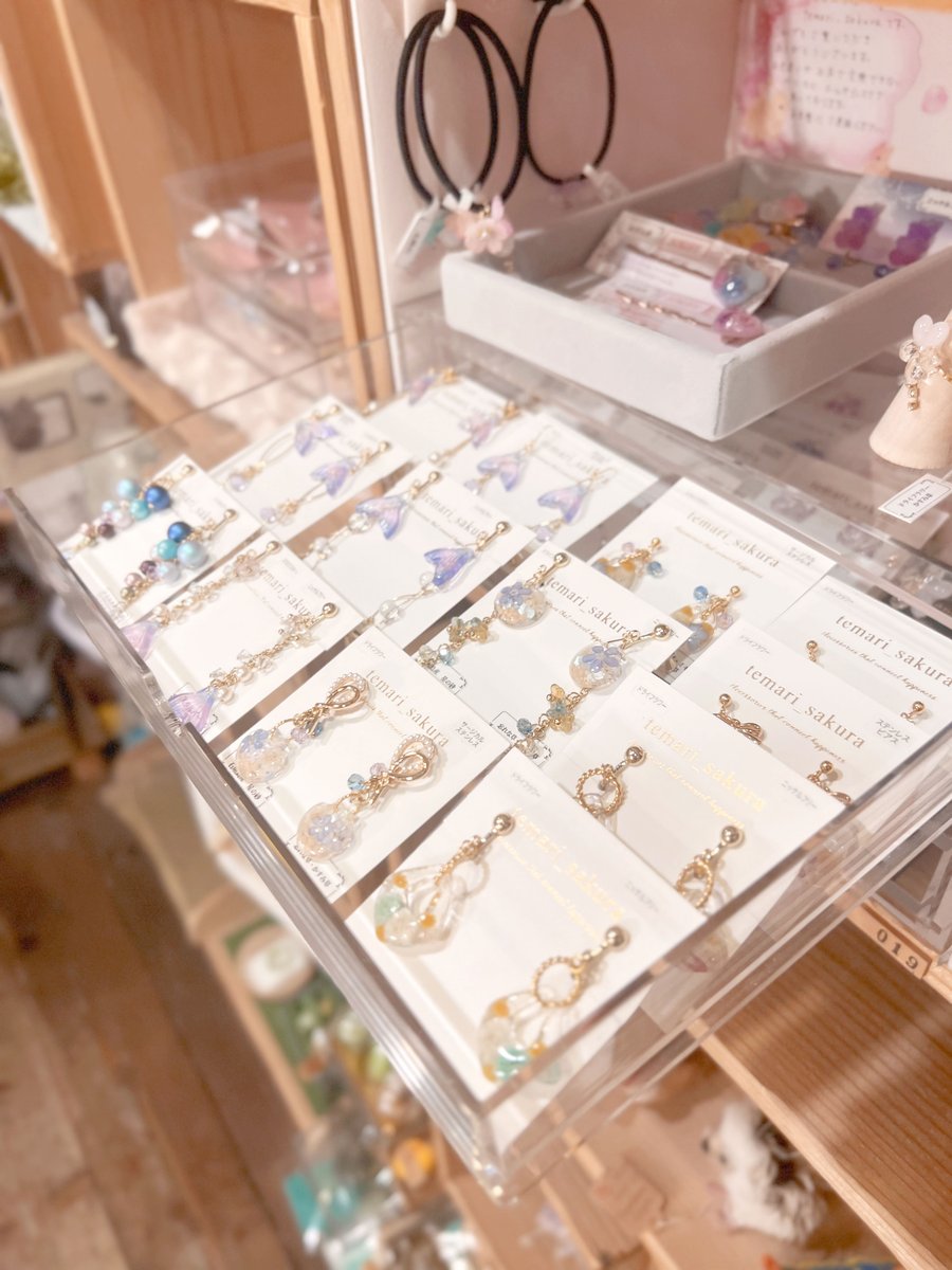 hattif_zakka's tweet photo. みなさん、こんばんは！
今週もご来店をいただき、
ありがとうございました🌻

明日27日は定休日です🌟
尚、お休み明けの28日からは
miniminiギャラリーにて
temari-sakuraさん( @temari_sakura66 )の
展示が始まります😉✨

◆Instagram：https://t.co/2R58BJ8gK4

#ハンドメイド好きさんと繋がりたい https://t.co/70BEZO2kEI