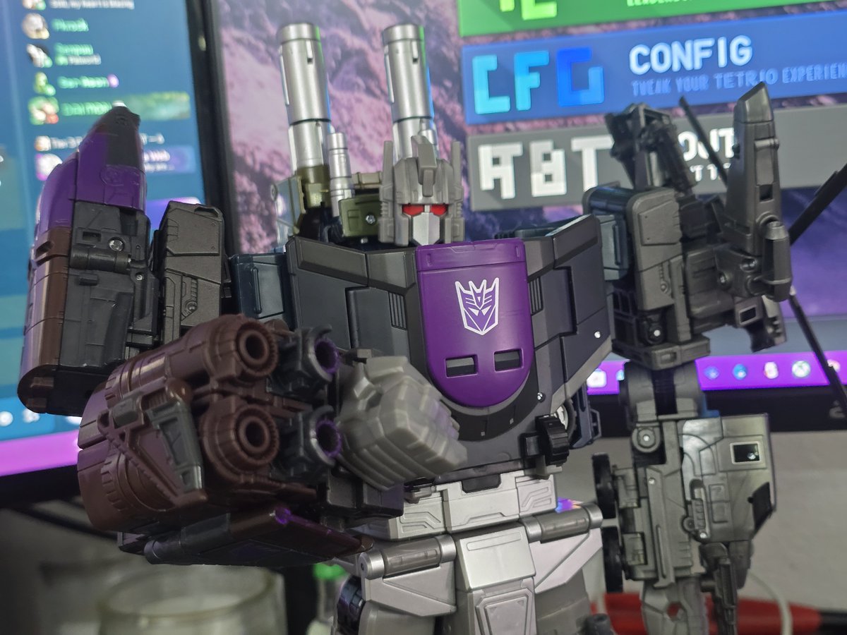 MaizePlainsTF's tweet photo. So I might have gone and painted the arm frames on bruticus to match the respective bot thats on it https://t.co/3B401WEZAe