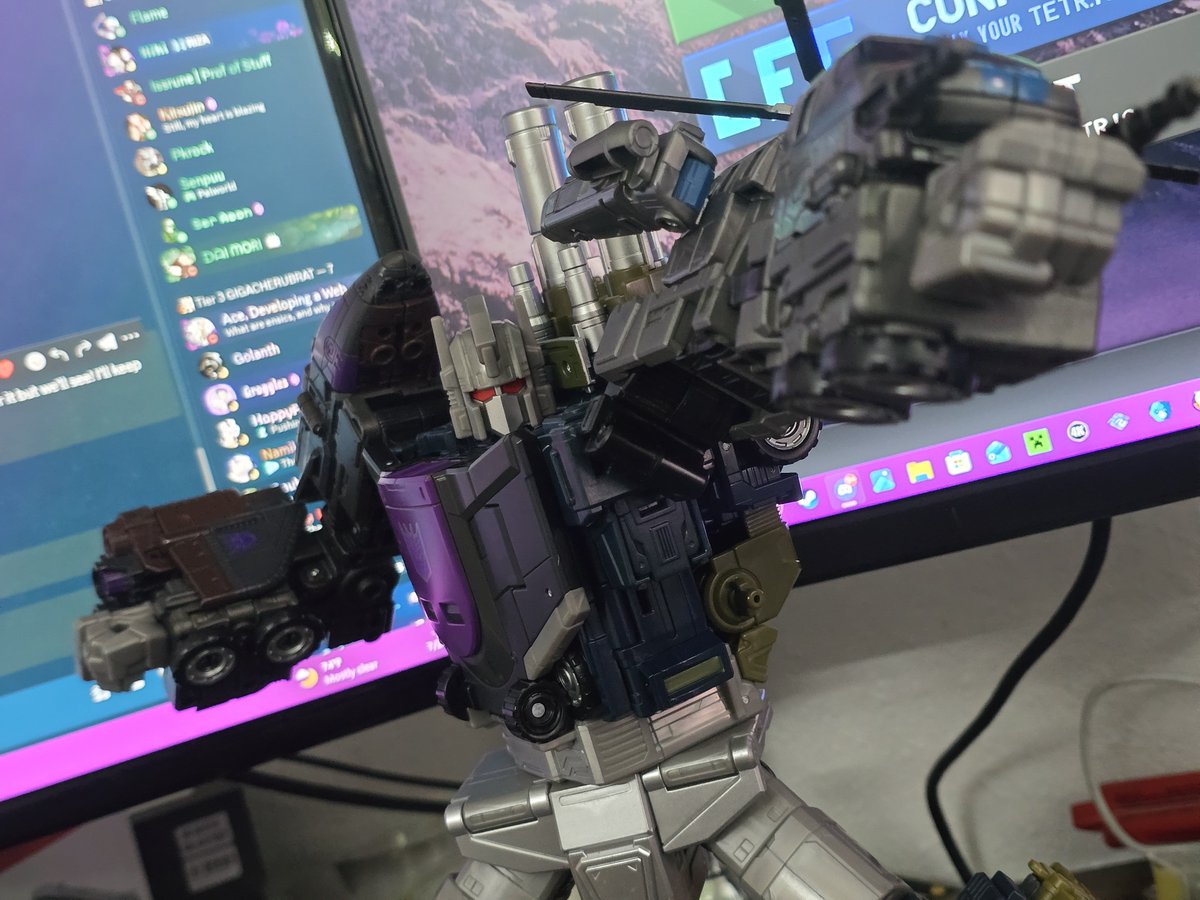 MaizePlainsTF's tweet photo. So I might have gone and painted the arm frames on bruticus to match the respective bot thats on it https://t.co/3B401WEZAe