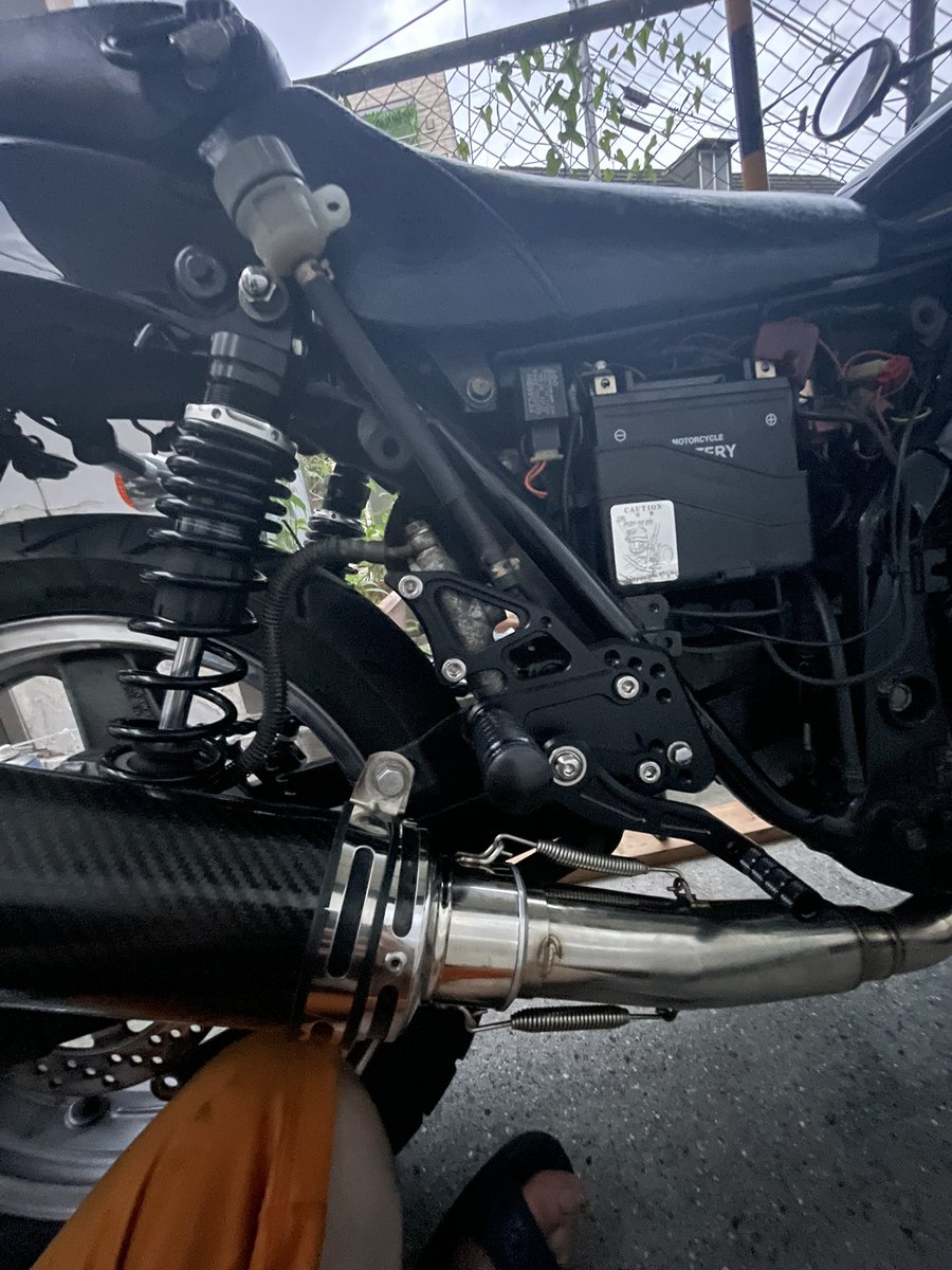 kantabike's tweet photo. エリミネーターバクステ計画〜
形だけできた( ｰ̀дｰ́)وでも、色々難しい…一旦終わるか
#エリミネーター250se
#エリミネーター250
#バイク
#バイクカスタム https://t.co/3pDLfPMoMe