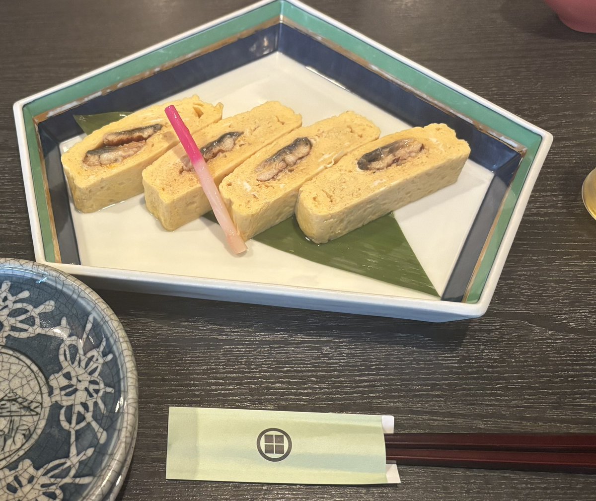 m___i___id's tweet photo. 土用の丑の日、ピークずらしで昨日食べてきた🔥
う巻き、白焼き、うな重を頼んで家族でシェアして食べたけどこの食べ方最高かも🎶

📍うなぎ藤田 https://t.co/cYxS6vq73j