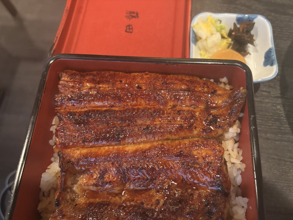 m___i___id's tweet photo. 土用の丑の日、ピークずらしで昨日食べてきた🔥
う巻き、白焼き、うな重を頼んで家族でシェアして食べたけどこの食べ方最高かも🎶

📍うなぎ藤田 https://t.co/cYxS6vq73j