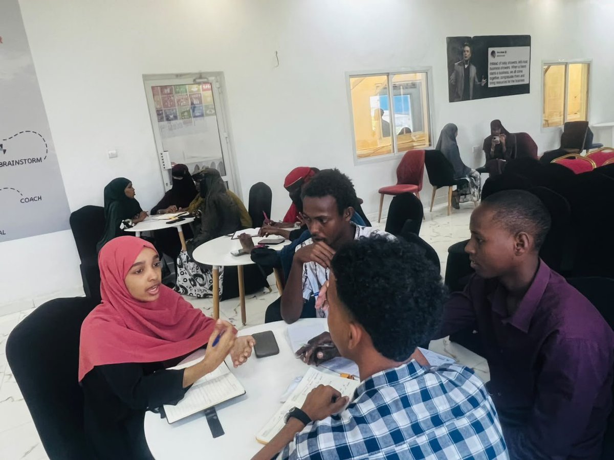 HanoAcademy's tweet photo. Waxaa si guul leh loo soo gabagabeeyay Training of Trainers (TOT) ee Hano Academy.
Ka qaybgalayaashu waxay horumariyeen xirfadaha qorsheynta tababarrada, waxbaridda casriga ah, isgaarsiinta, hoggaaminta, iyo soo-jeedinta.
#HanoAcademy #TOT #TrainingOfTrainers #YouthDevelopment https://t.co/e33aYCuYmT