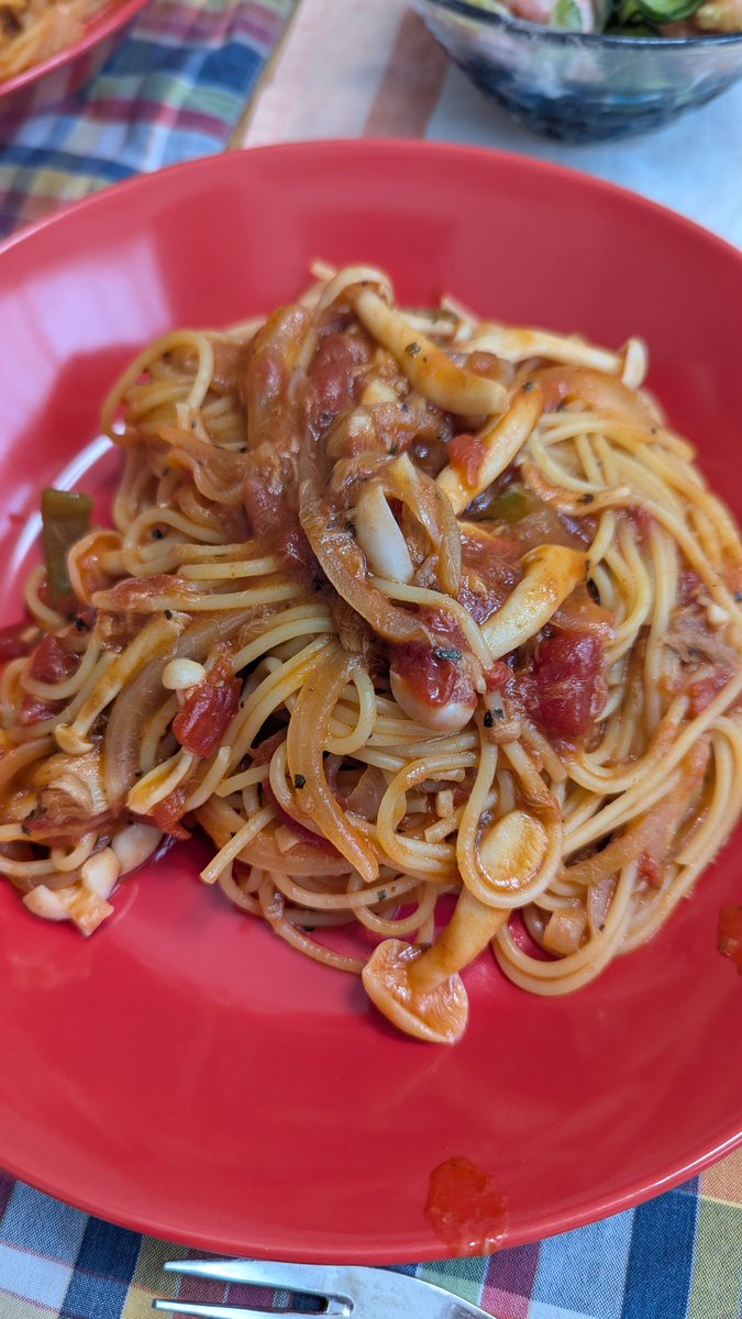 nomuturukuu's tweet photo. 昼は白しめじのトマトパスタ。食べ終わった後にタバスコかければよかったと後悔。 https://t.co/bvehCptZfO