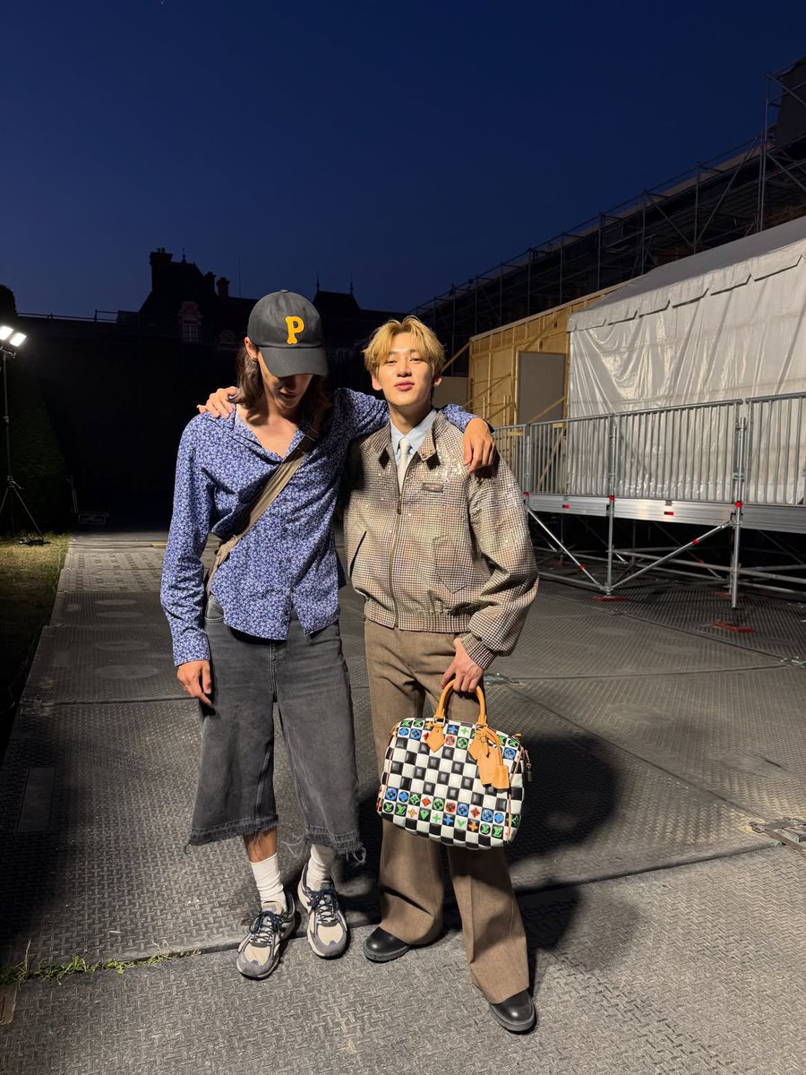 BamBamBooster's tweet photo. 260726 | ©️ silouanev’s IG Update 

2026 office recap

*ภาพคู่ BamBam และเพื่อนนายแบบของ Louis Vuitton ค่ะ

#BamBamxLVMenSS27
#LouisVuitton #LVMenSS27
#BamBam #뱀뱀 @BamBam1A
@LouisVuitton @BAMBAMxBAMMIE https://t.co/CdXIAOPaU4