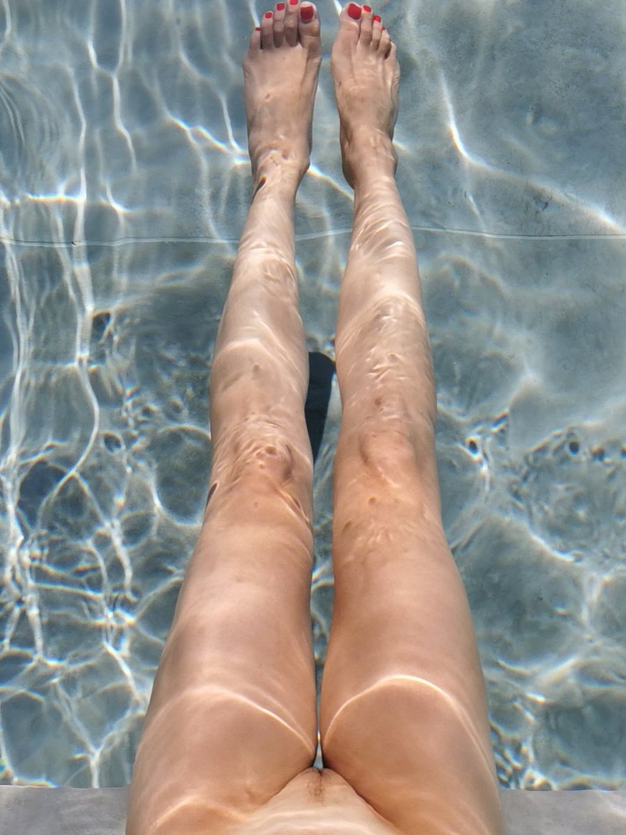 kiNKywiFantaSy's tweet photo. When the Beach is too Crowded relaXXX by the Pool...
#SUNdays #hotel #pool #sunkissed #hot #wet #naked #nokini #noproblem #public #exhib #enjoytheview https://t.co/btyb2gk9xK
