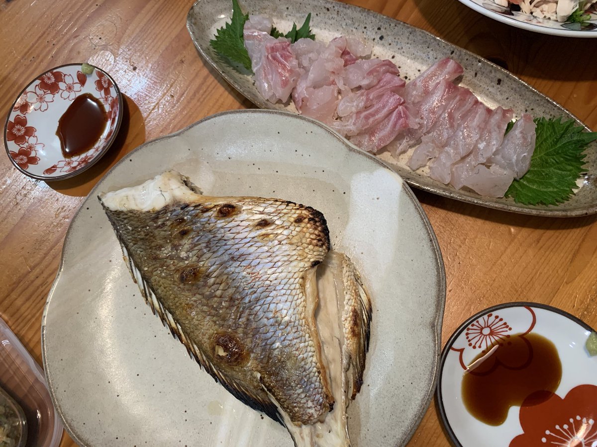 blaspi_'s tweet photo. ドラマーが釣った鯛をくれたよ！うまー！ https://t.co/KK26r1OiRt