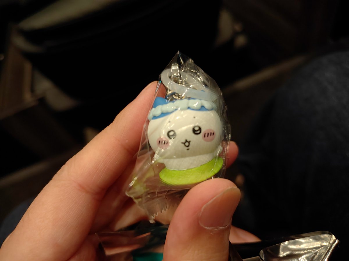 okaman01's tweet photo. ちいかわ　人魚の島のひみつを観に来たで。特典はハチワレだった https://t.co/ORzDruUsND