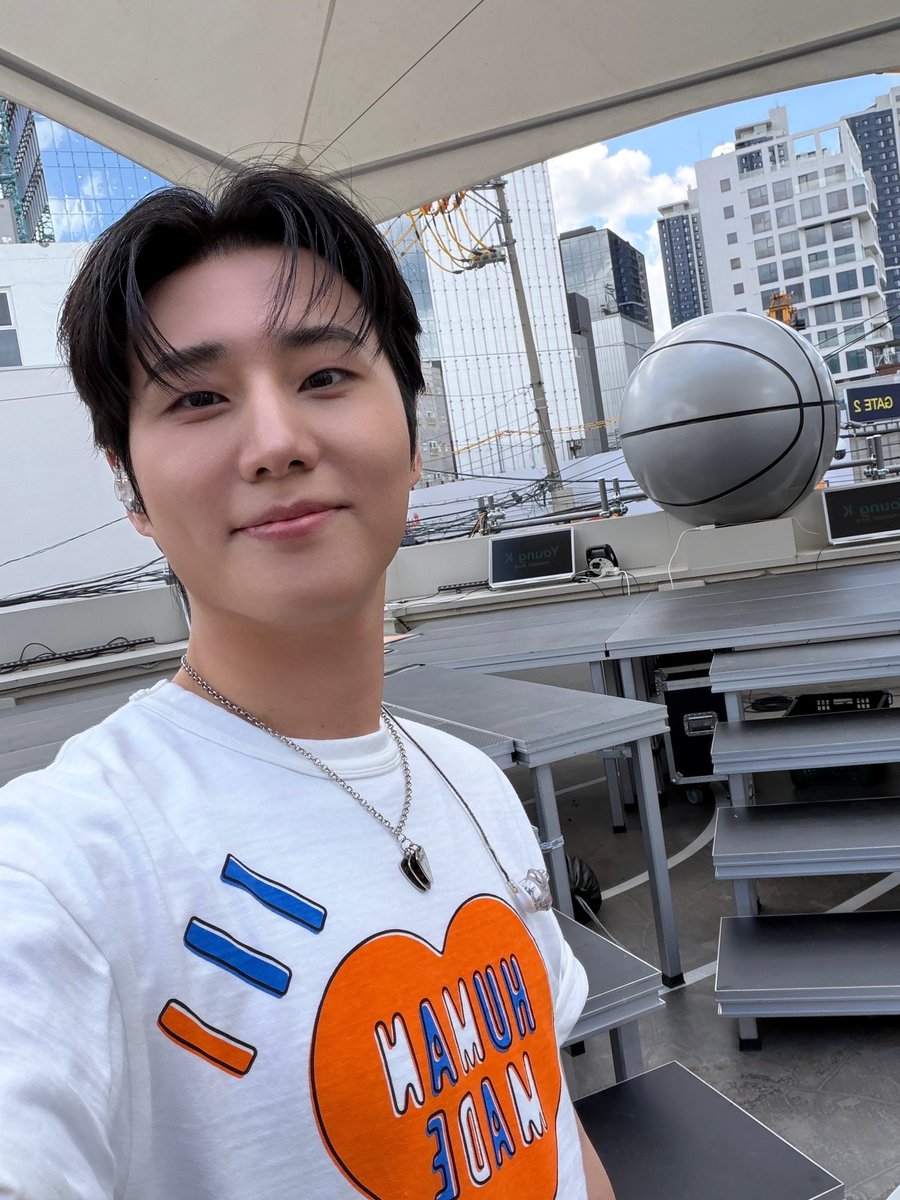 day6official's tweet photo. [ #DAY6_BEHIND ]

게릴라 버스킹 끝 🎤⋆⁺₊ ⊹
이제 월요일까지 Shut The Door하고 YOUNGEST로 곧 만나요 🚪

🚪ALBUM RELEASE
2026.07.27 MON 6PM (KST)

#DAY6 #데이식스
#YoungK #영케이
#YOUNGEST
#Shut_The_Door https://t.co/ceEnKrtemv