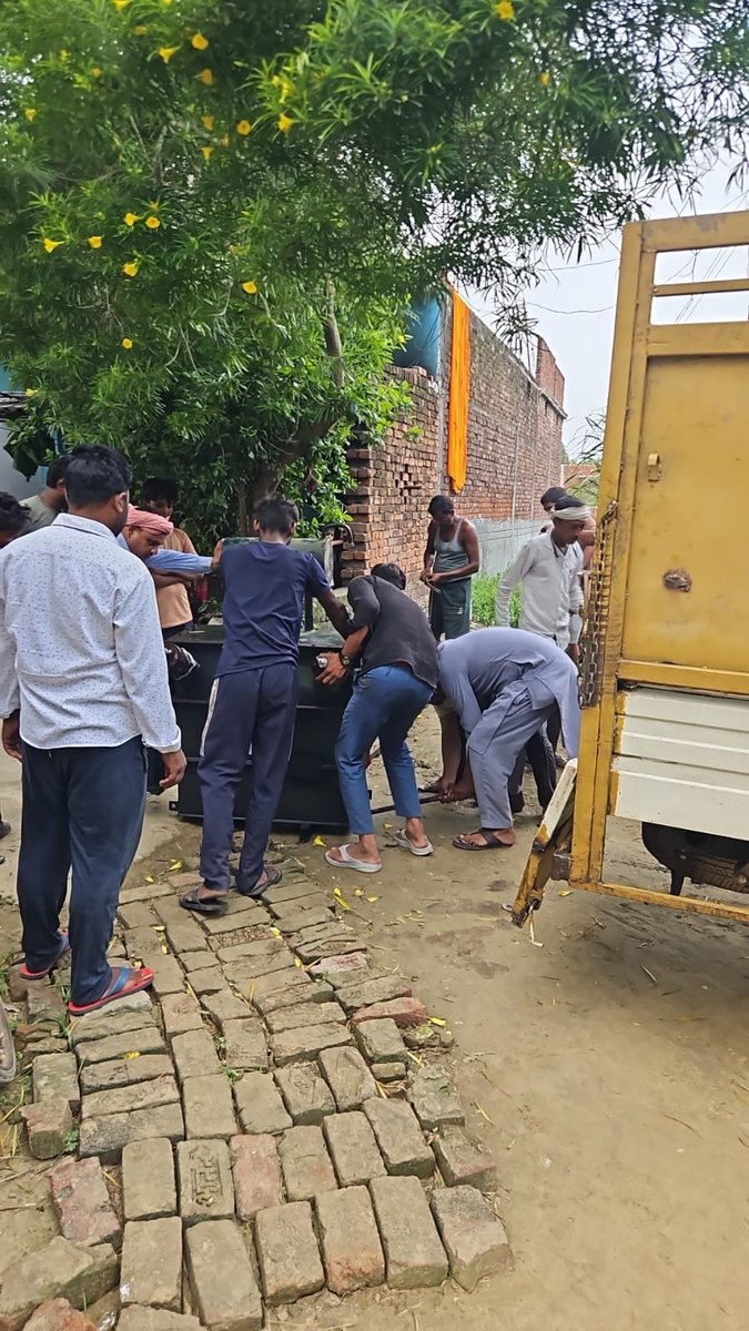 puvvnlgorakhpur's tweet photo. #T_F #लक्ष्य_24X7_उपभोक्ता_सेवा
जनपद गोरखपुर के विद्युत वितरण खण्ड-चौरी चौरा के राजधानी उपकेंद्र के अन्तर्गत कार्मिकों द्वारा कोना गाँव में 63 केवीए का नया ट्रांसफॉर्मर लगाने का कार्य किया गया। जिससे सभी सम्मानित उपभोक्ताओं को निर्बाध विद्युत आपूर्ति प्रदान की जा सके।
@PuVVNLHQ https://t.co/baBLNxzHZd