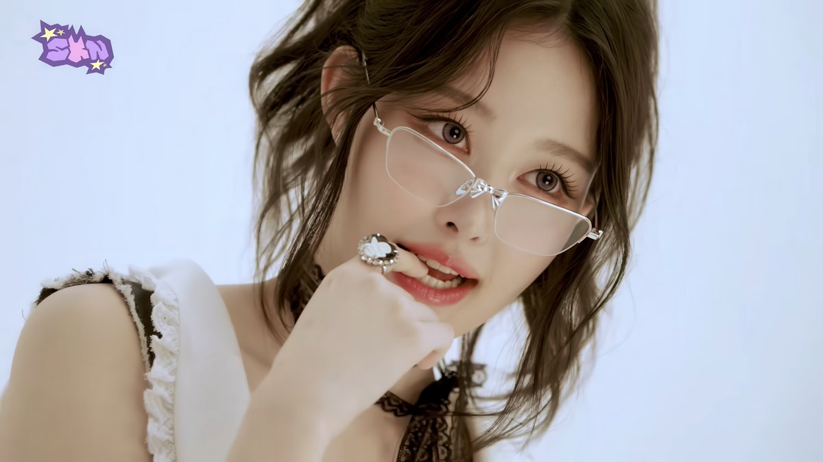 Kpopupon1's tweet photo. 🎉 SOHA DAY PHOTO GALLERY 📸

Capturing some of Soha’s absolute best moments across my recent videos to celebrate her birthday today! ✨

Links to all full videos and shorts in the thread below! 👇

#HappySohaDay #SOHA #SAYMYNAME #소하 #세이마이네임 https://t.co/6HwKG0wSjK