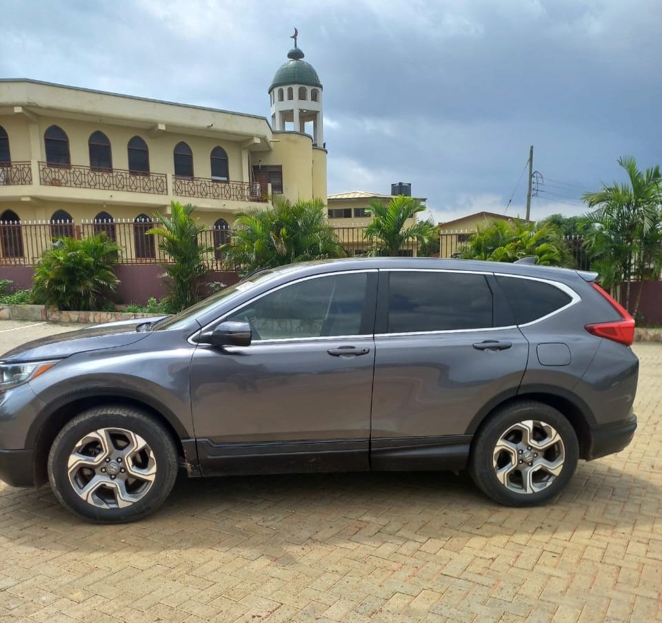 FortuneShiftM's tweet photo. @kwadwosheldon 2017 Honda CR-V EXL, 
Price: ¢265,000

Foreign used
1.5L solid engine
Automatic transmission 
Keyless entry
Leather seats
Panoramic sunroof
Safety Package 
Solid suspension 
Chilling AC

Just buy and Drive

Location: Meetup AccraMall 
3k commission
Call/WhatsApp: 0542599752 https://t.co/5WOxHAecqo